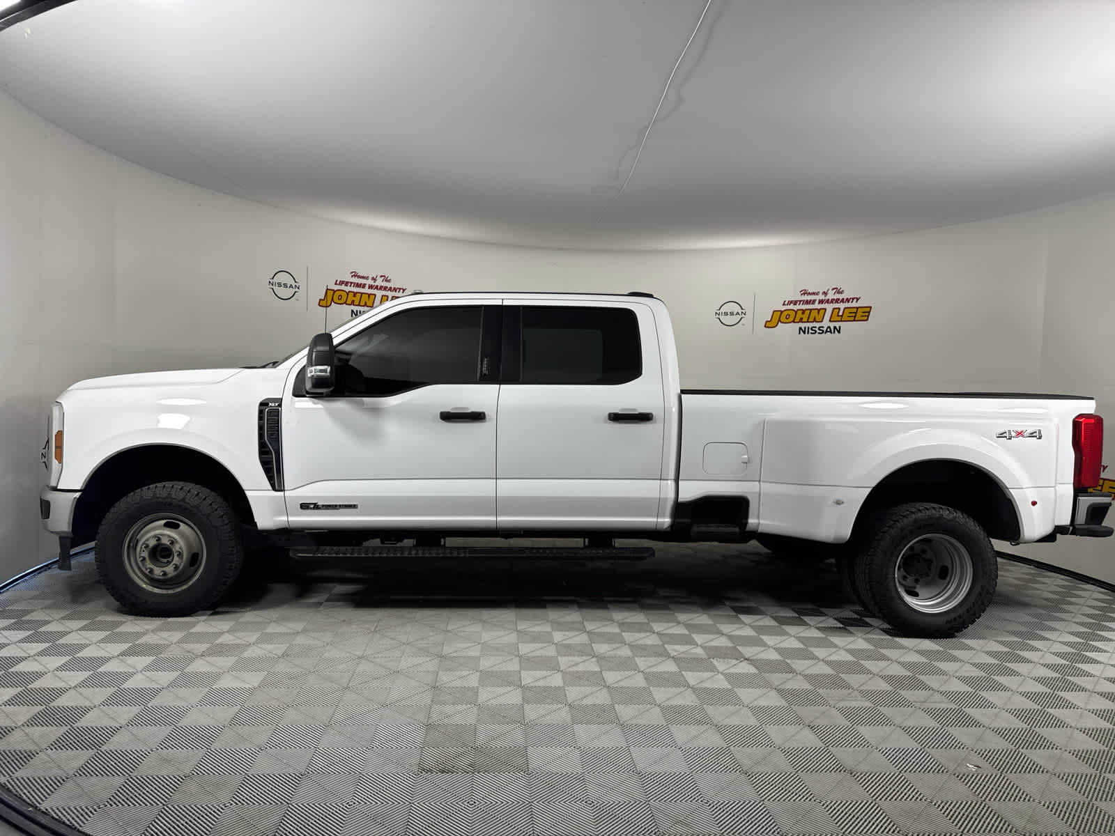 Used 2024 Ford F350 XLT image 2