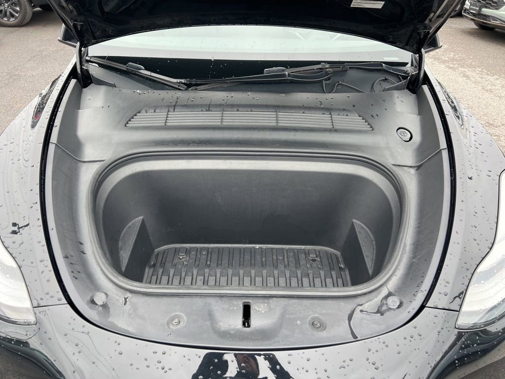 Used 2022 Tesla Model Y Long Range image 26