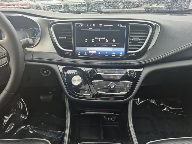 Used 2024 Chrysler Pacifica Premium image 15