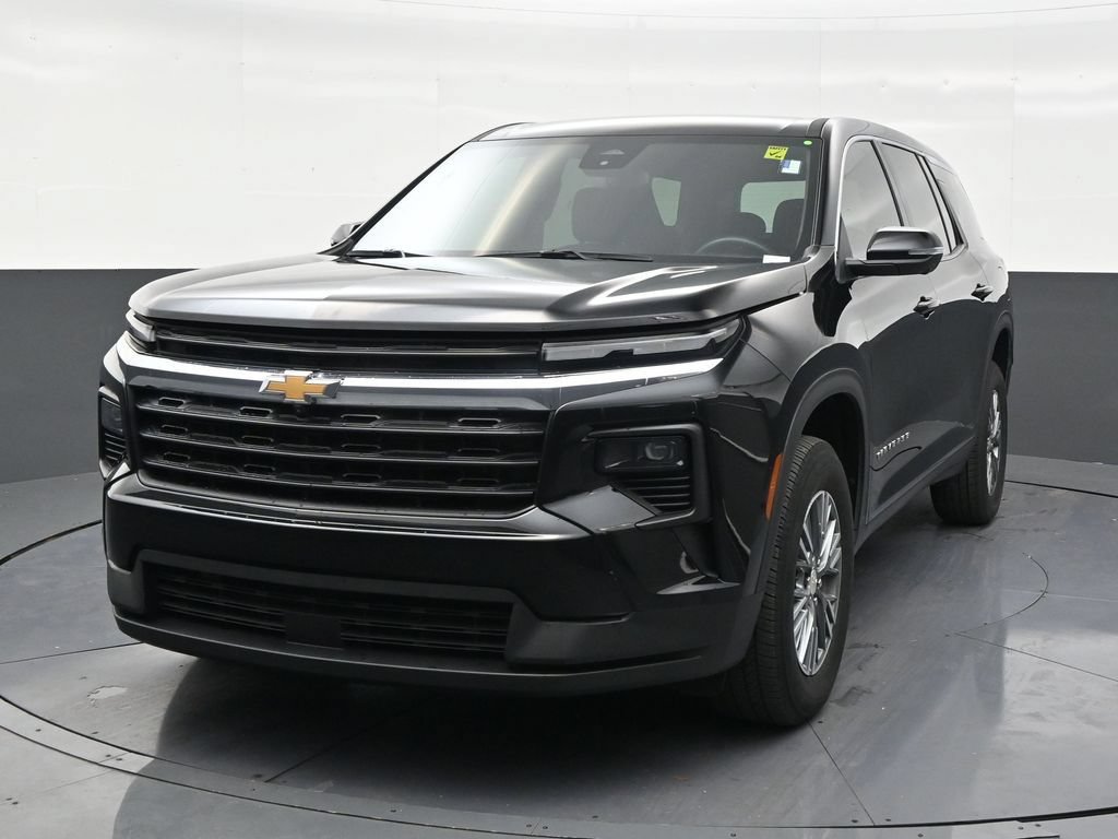 Used 2025 Chevrolet Traverse LT FWD image 8
