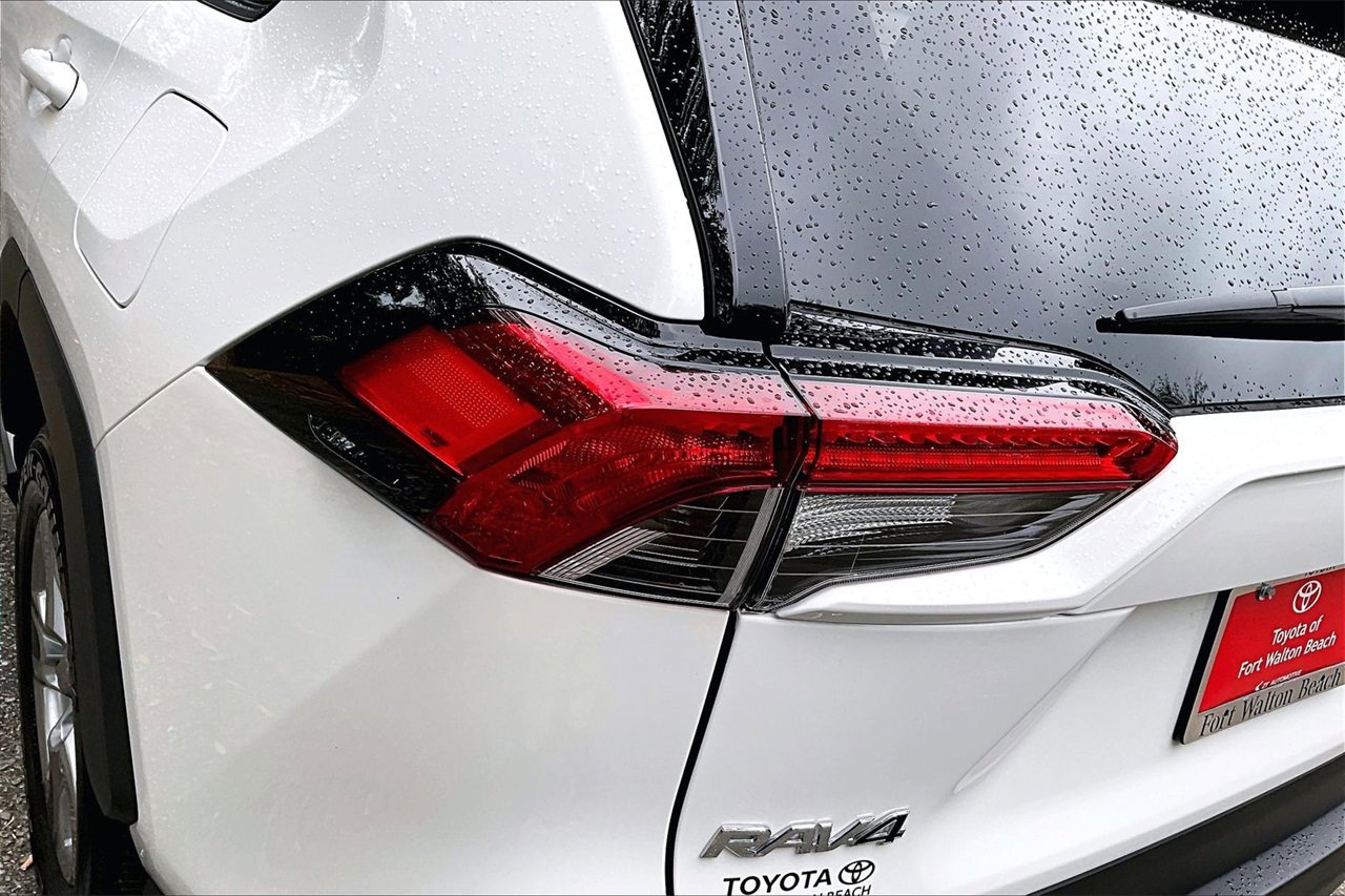 Used 2025 Toyota RAV4 XLE image 20