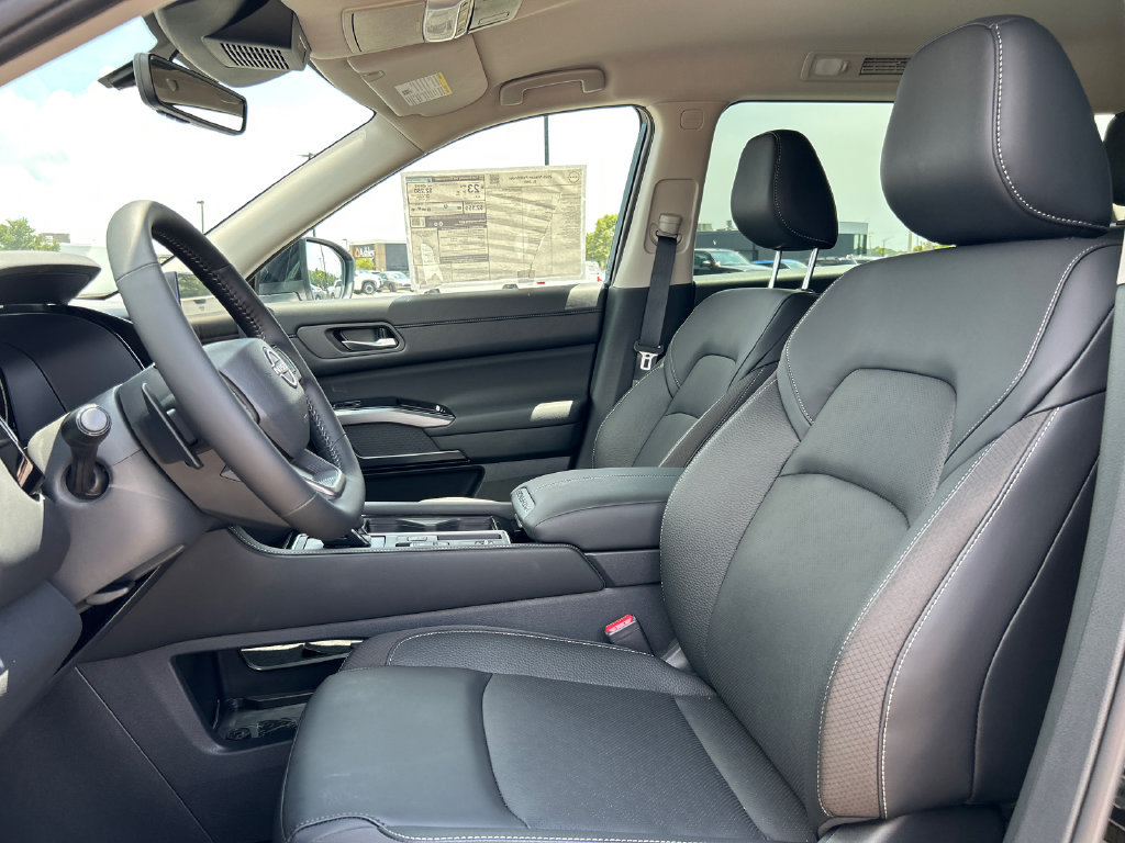 New 2026 Nissan Pathfinder SL FWD image 17