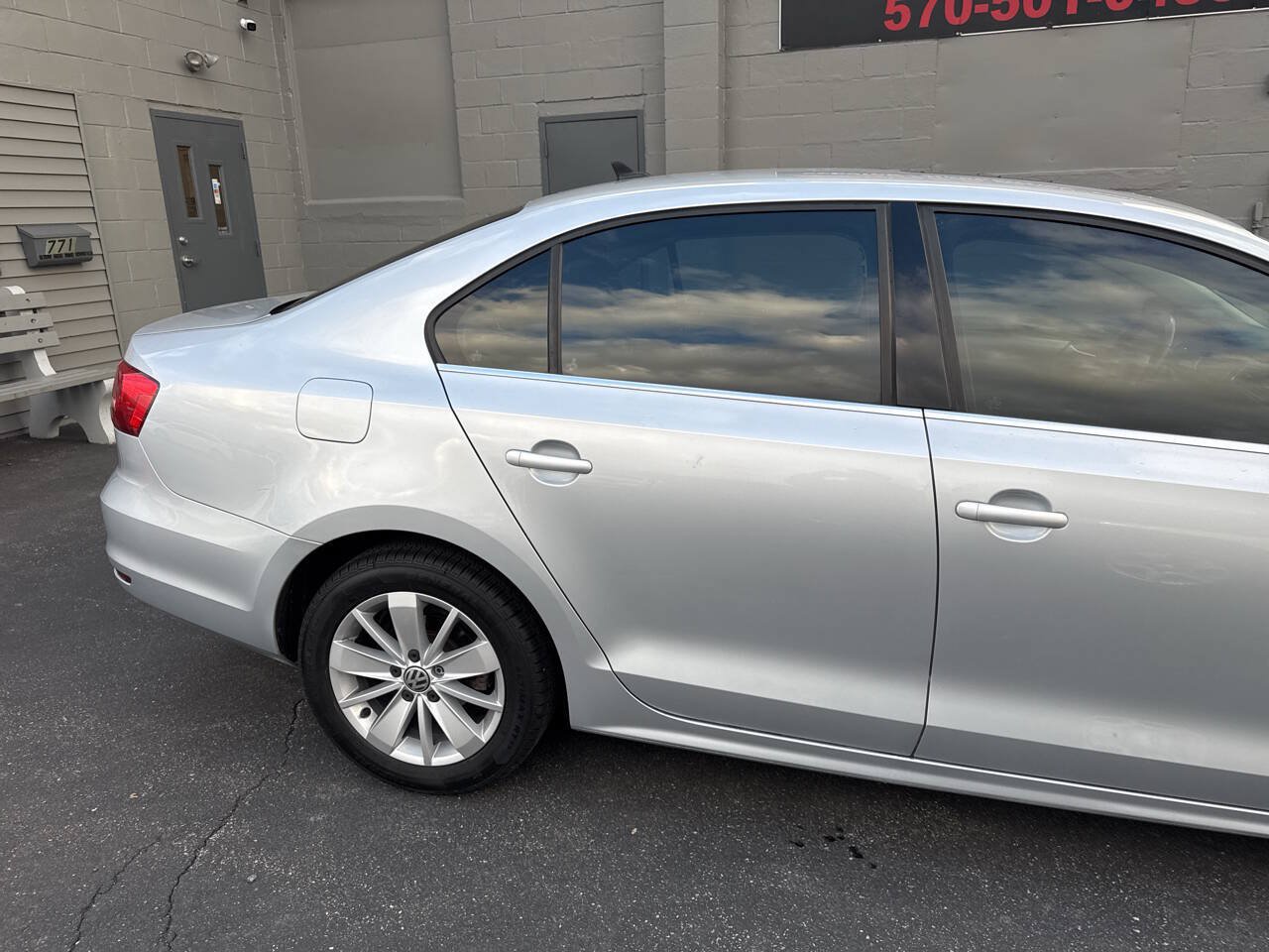 Used 2015 Volkswagen Jetta Sport FWD image 9