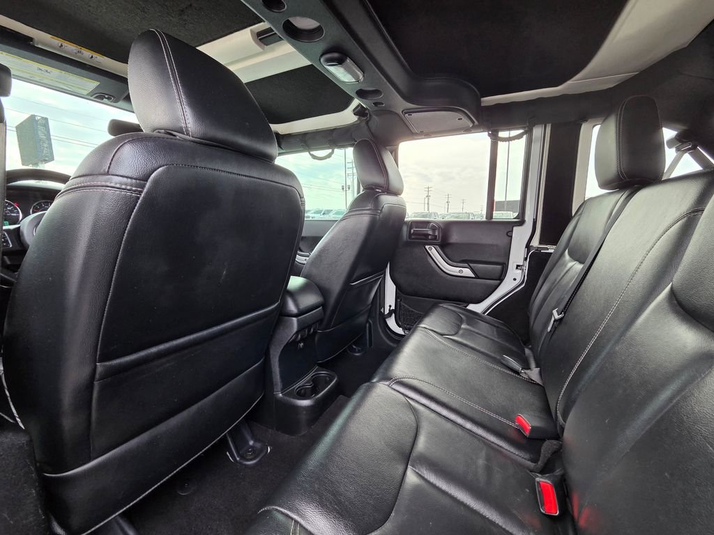 Used 2017 Jeep Wrangler Unlimited Sahara w/ Connectivity Group image 26