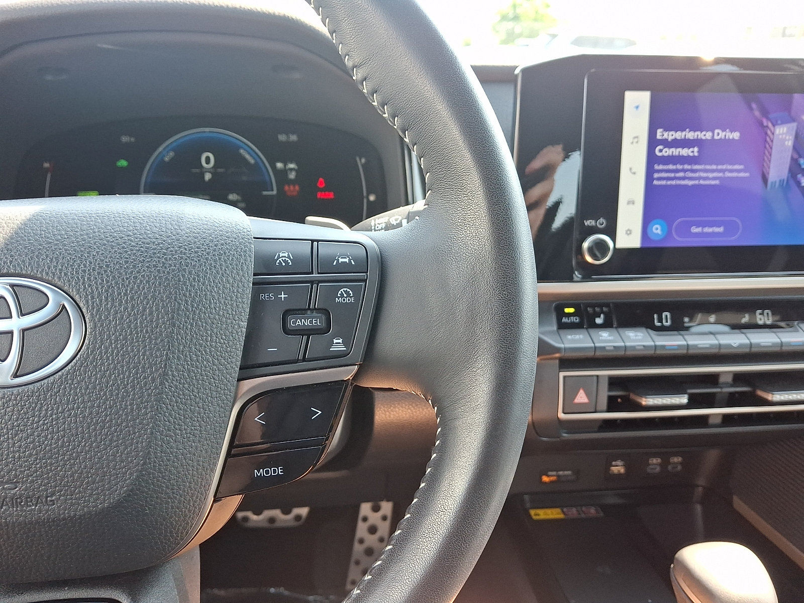Used 2025 Toyota Camry SE w/ Convenience Package FWD image 21