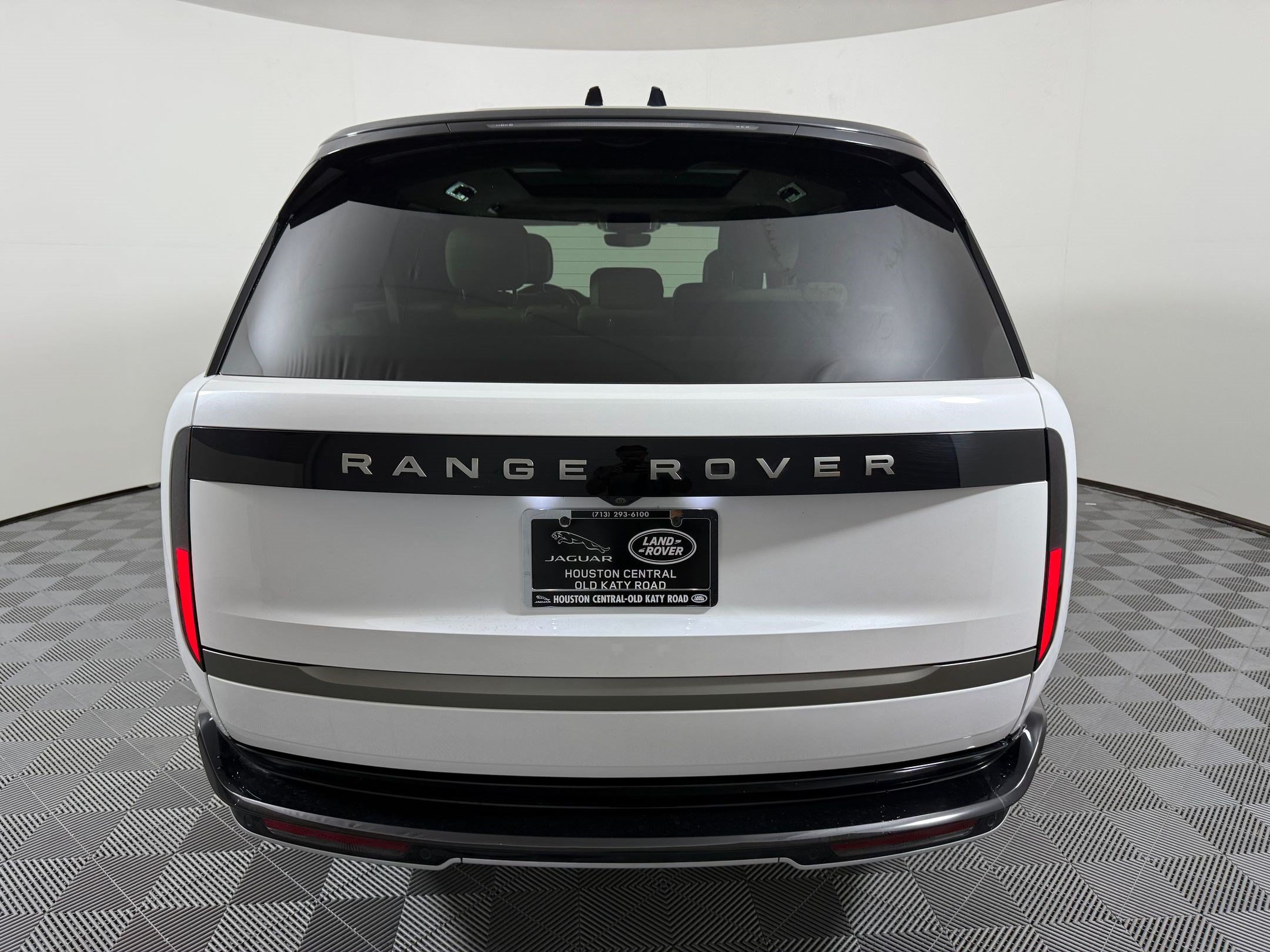 Used 2025 Land Rover Range Rover Long Wheelbase SE AWD/4WD image 11