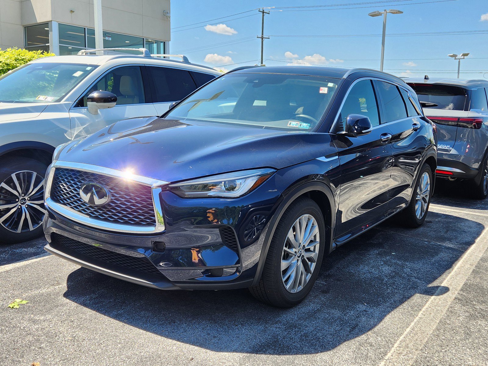 Certified 2025 INFINITI QX50 Luxe AWD/4WD image 1