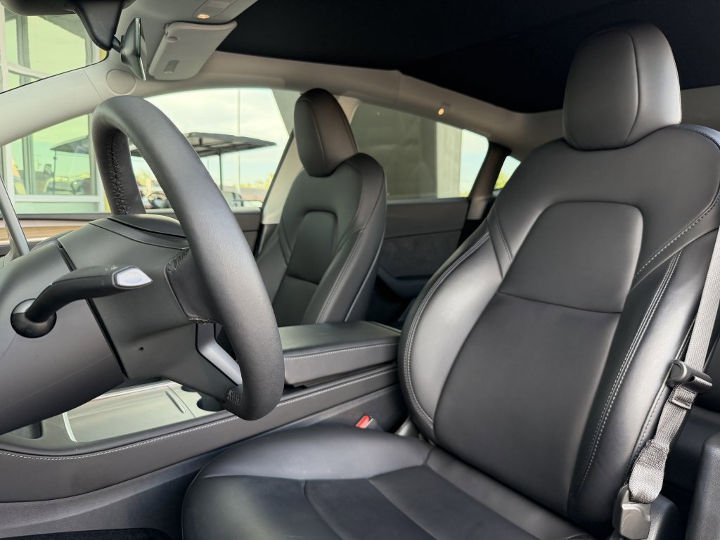 Used 2024 Tesla Model Y 2WD image 32