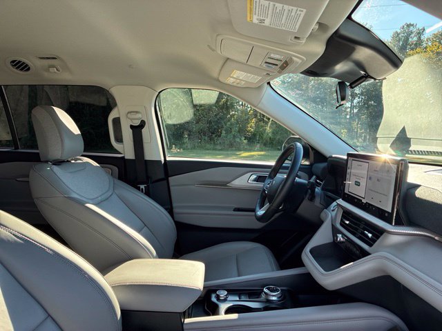 Used 2026 Ford Explorer Active w/ Active Comfort Package RWD image 23