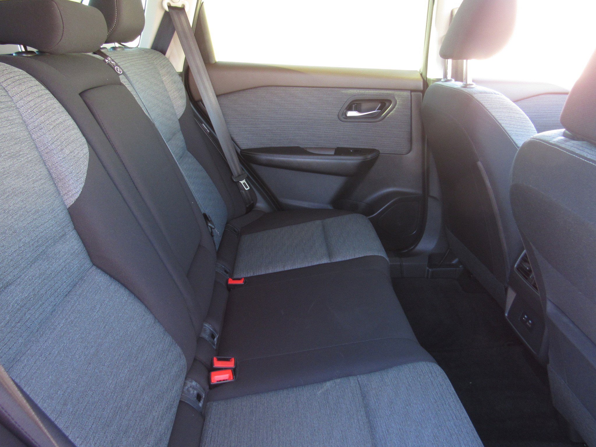 Used 2023 Nissan Rogue SV image 11