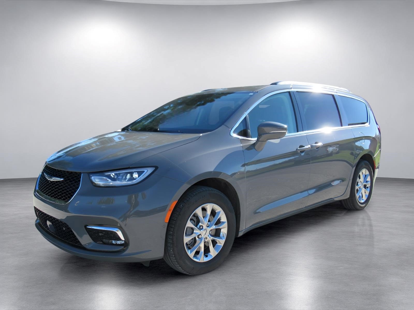 Used 2022 Chrysler Pacifica Touring-L AWD/4WD image 3