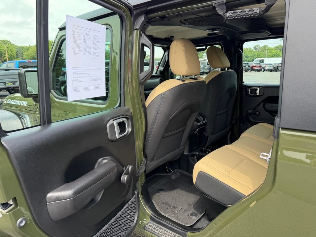 Used 2023 Jeep Gladiator Sport AWD/4WD image 14