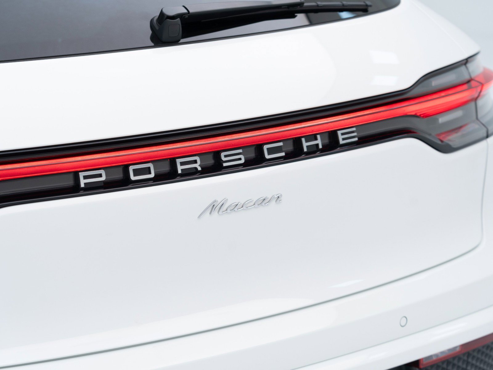 Certified 2025 Porsche Macan image 13