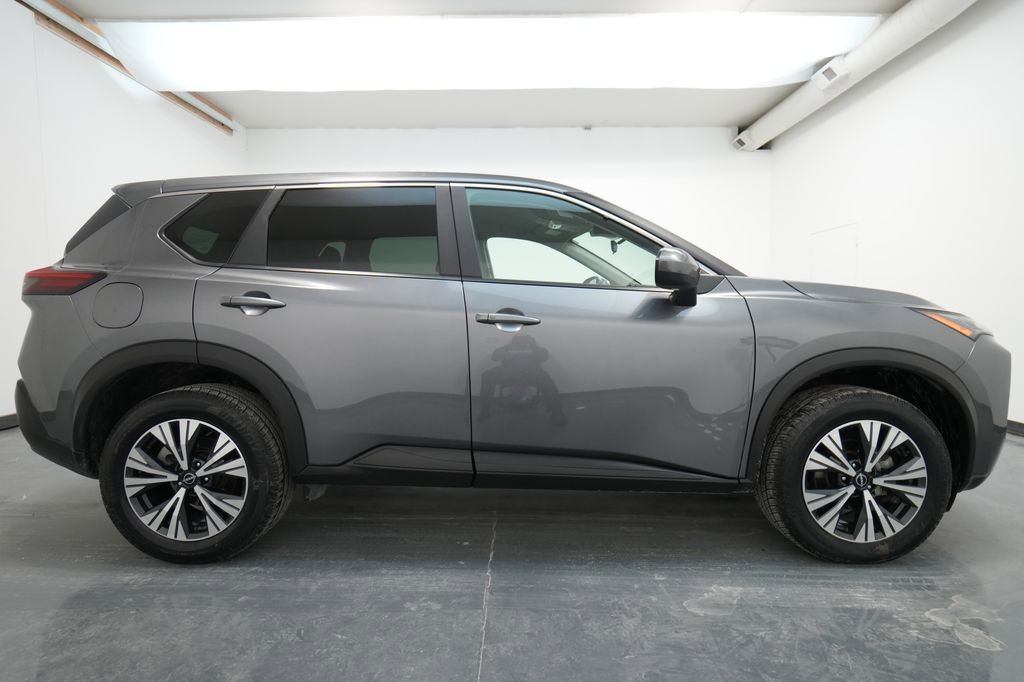 Used 2023 Nissan Rogue SV image 9
