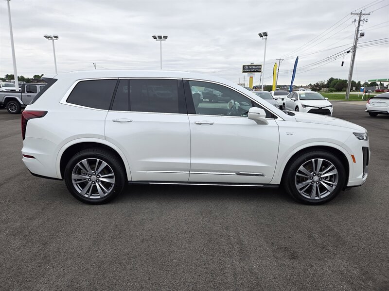 Used 2020 Cadillac XT6 Premium Luxury AWD/4WD image 2