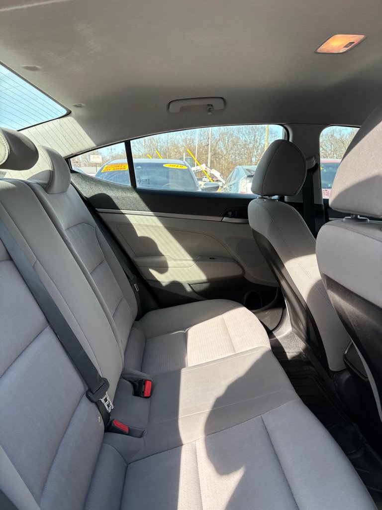 Used 2017 Hyundai Elantra SE FWD image 11