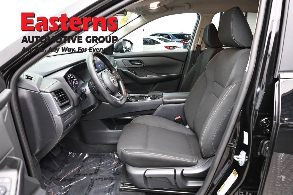 Used 2024 Nissan Rogue S AWD/4WD image 14