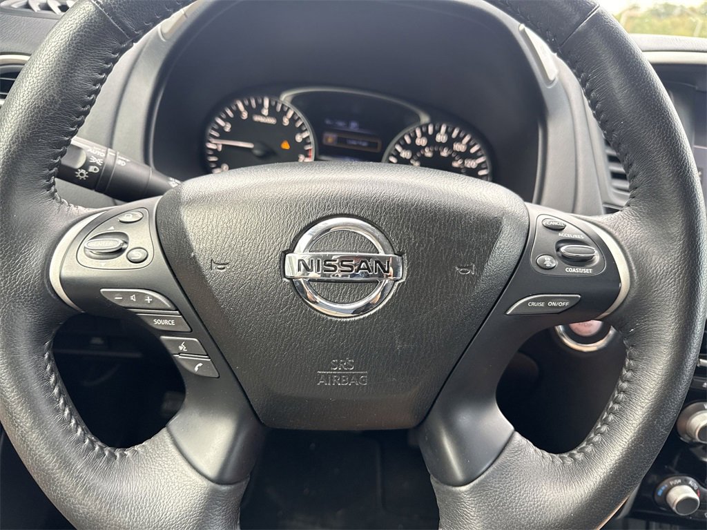 Used 2020 Nissan Pathfinder SV image 15