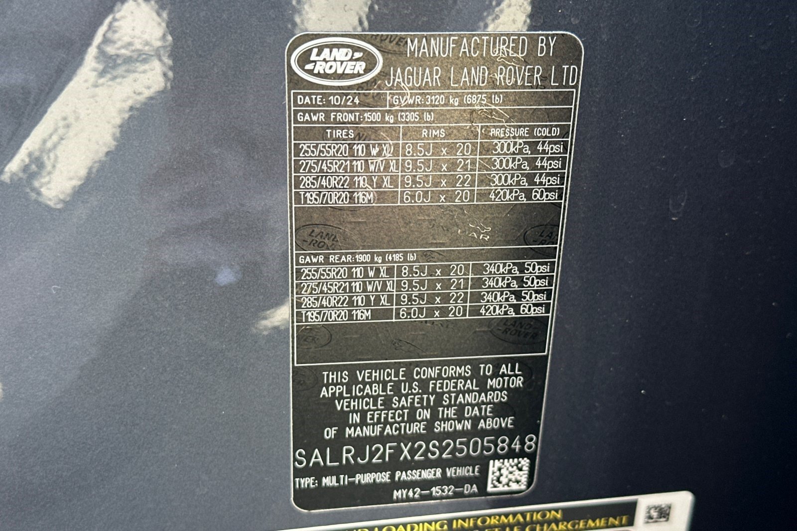 Certified 2025 Land Rover Discovery S AWD/4WD image 28