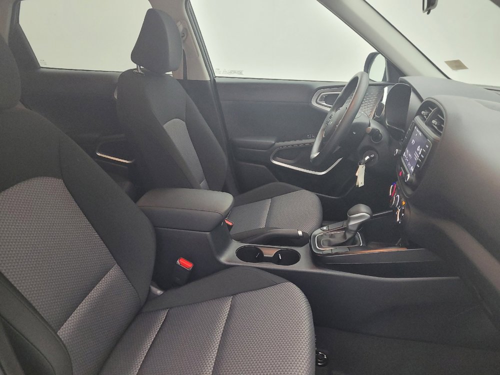 Used 2025 Kia Soul S image 21