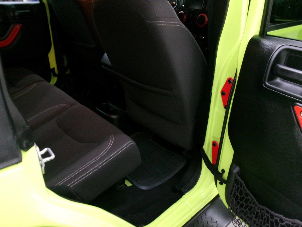 Used 2017 Jeep Wrangler Unlimited Rubicon w/ Cold Weather Group image 29