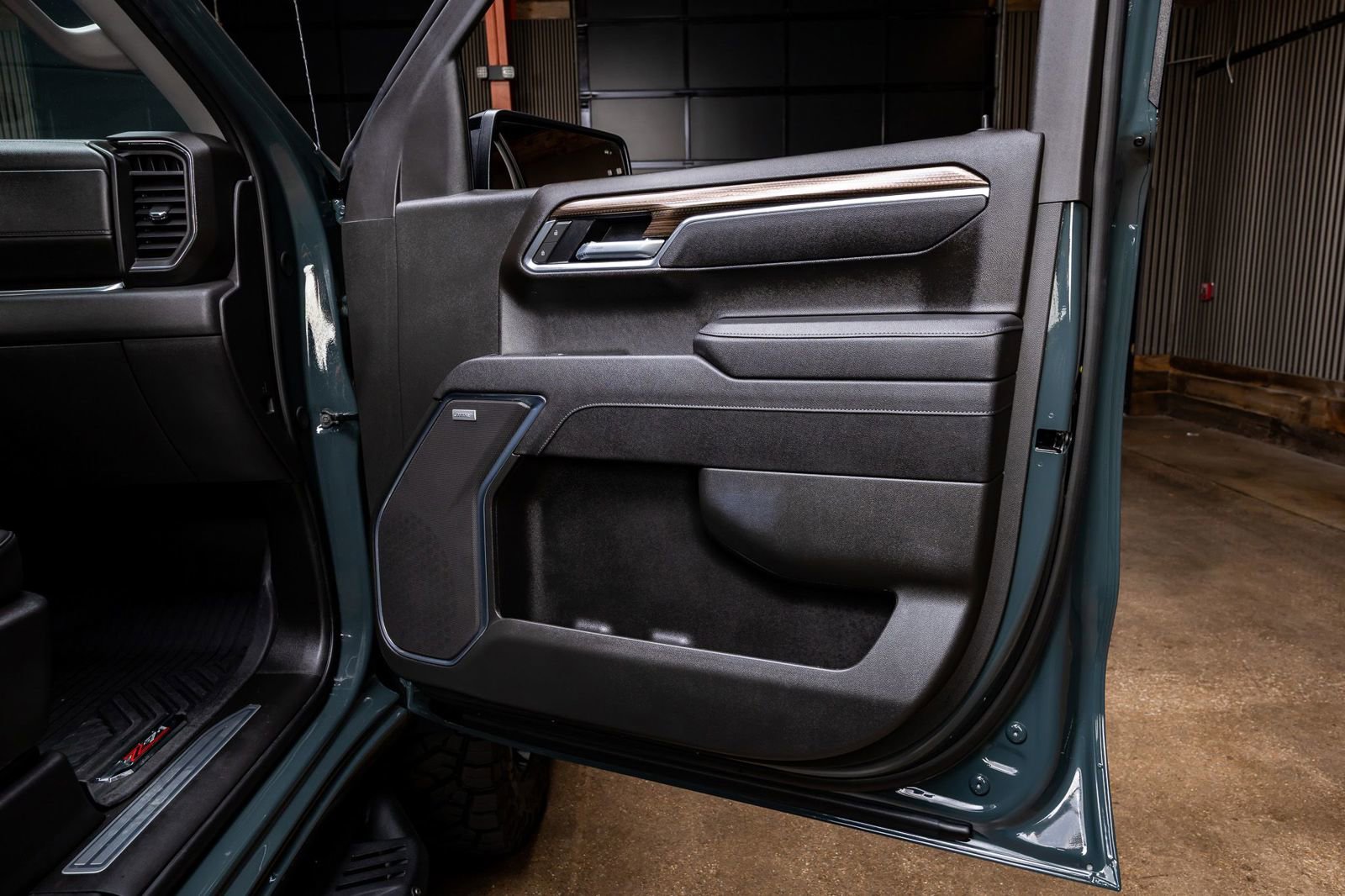 Used 2025 Chevrolet Silverado 1500 LT Trail Boss w/ Convenience Package II image 38