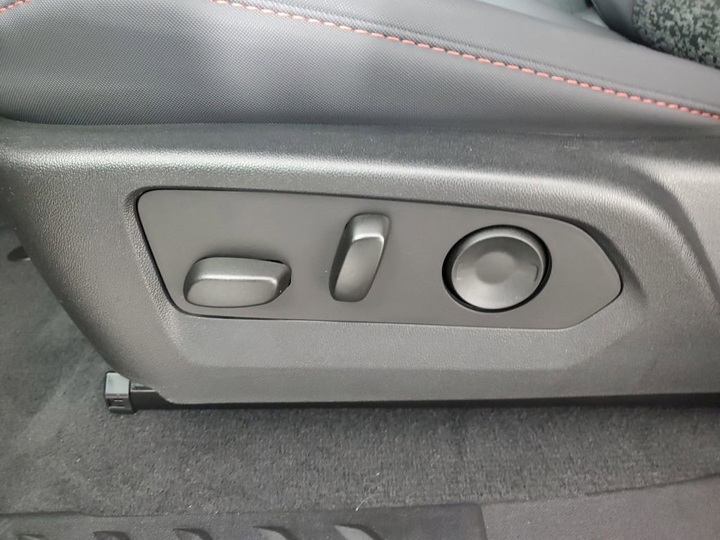 Used 2024 Chevrolet Colorado Z71 w/ LPO, Dark Essentials Package image 30