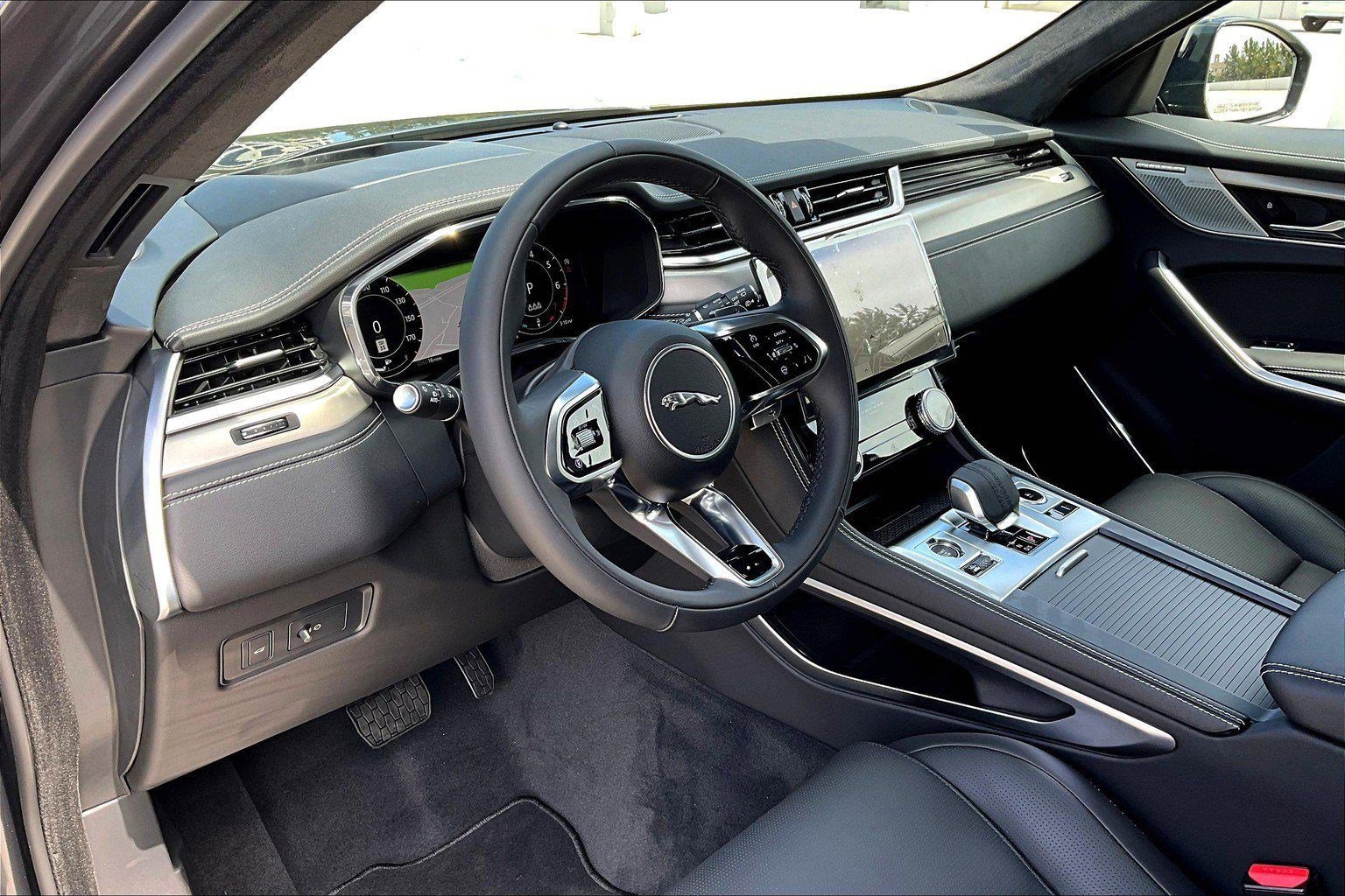 New 2026 Jaguar F-PACE R-Dynamic S image 4