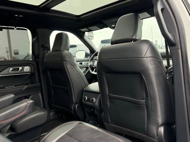Used 2025 Ford Explorer ST AWD/4WD image 24