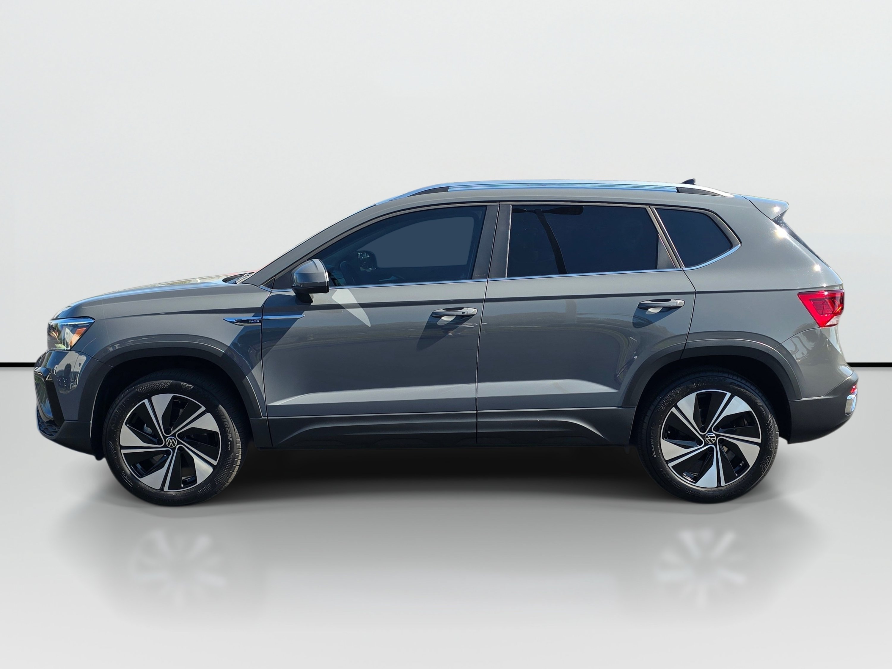 Used 2023 Volkswagen Taos SE AWD/4WD image 2