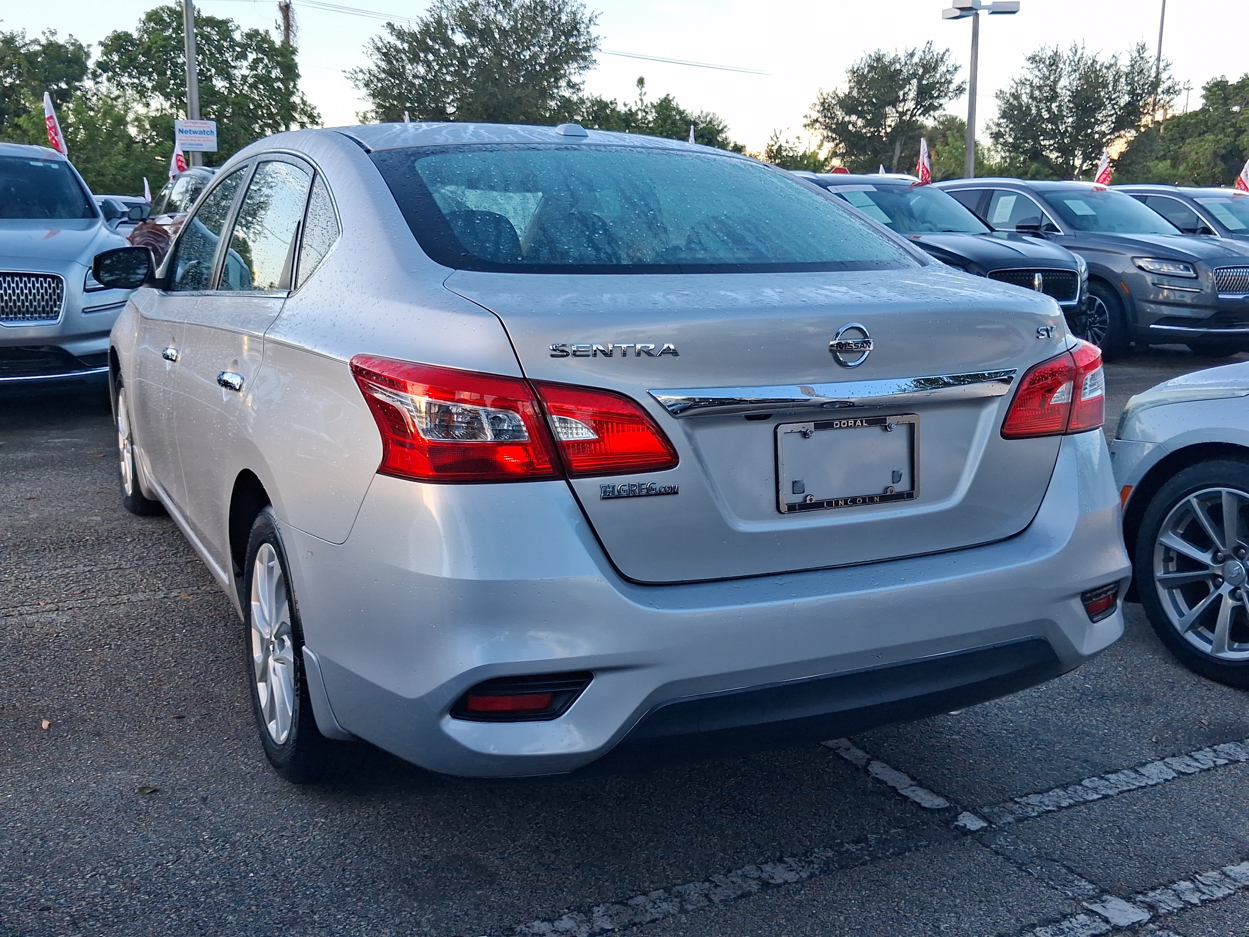 Used 2018 Nissan Sentra SV FWD image 3
