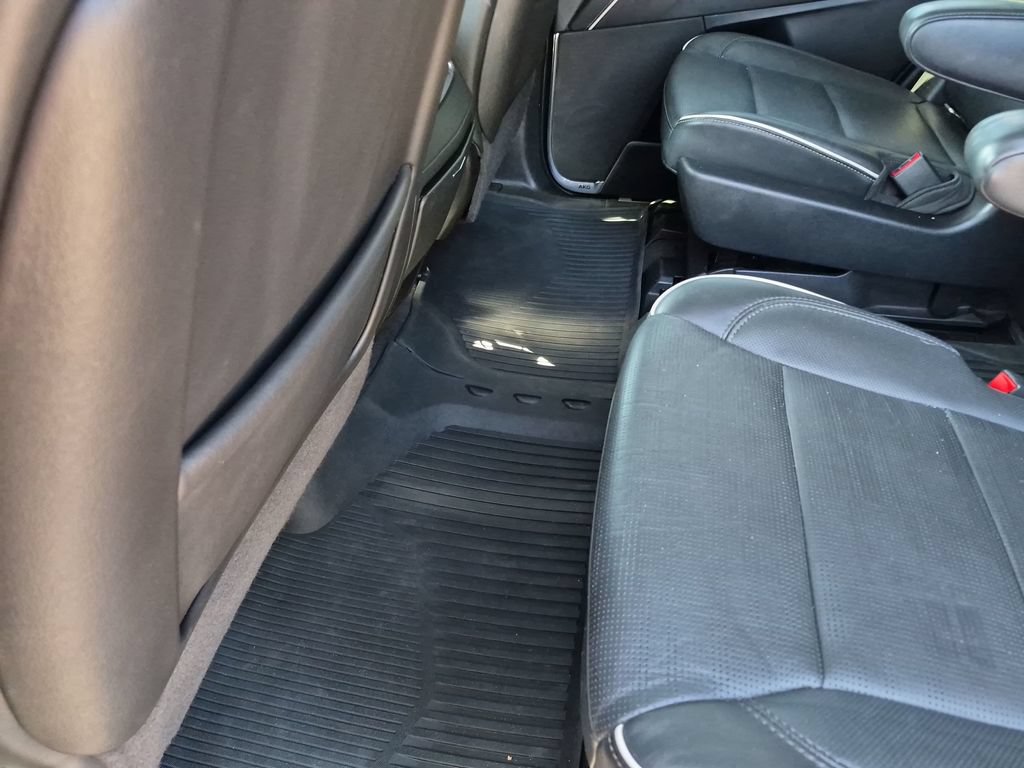 Used 2022 Cadillac Escalade Premium Luxury w/ Performance Package RWD image 41