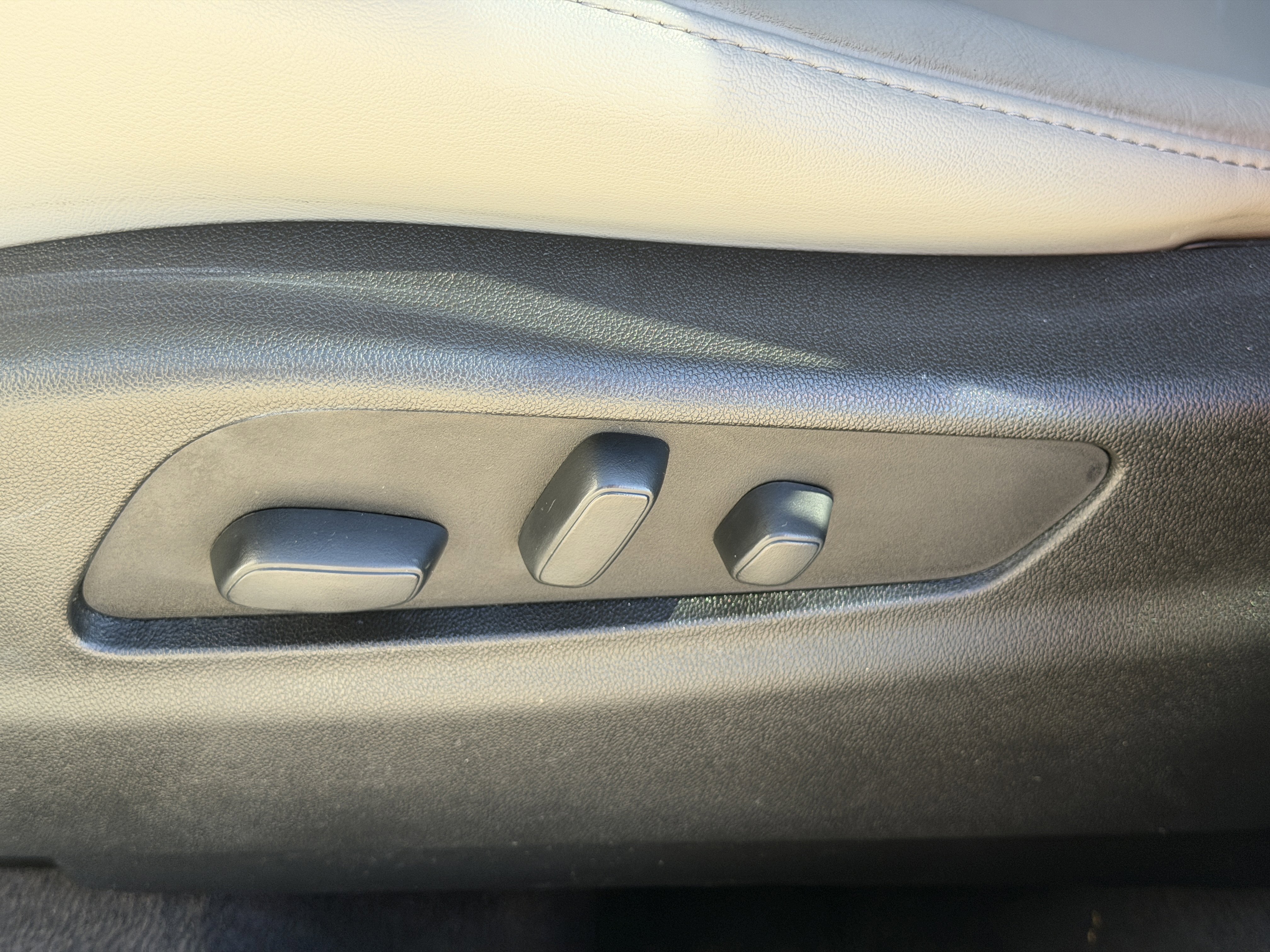 Used 2021 Cadillac XT4 Premium Luxury w/ Driver Awareness Package image 20