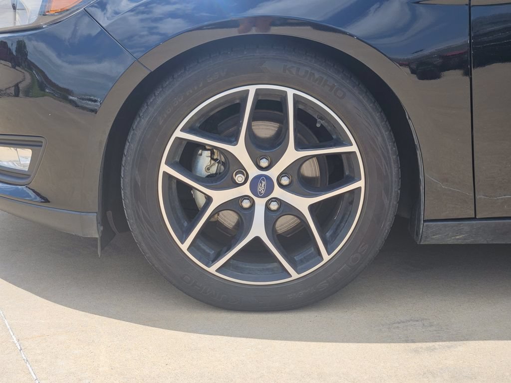 Used 2017 Ford Focus SEL w/ Cold Weather Package FWD image 13