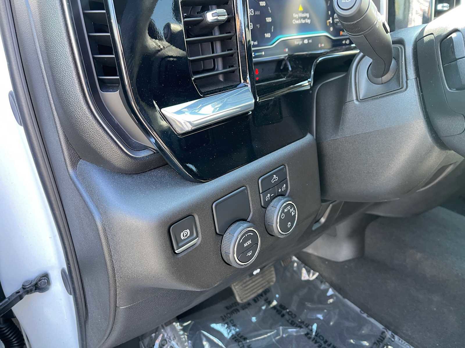 Used 2025 Chevrolet Silverado 1500 LT image 26