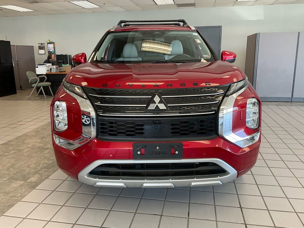 Used 2022 Mitsubishi Outlander SEL image 2