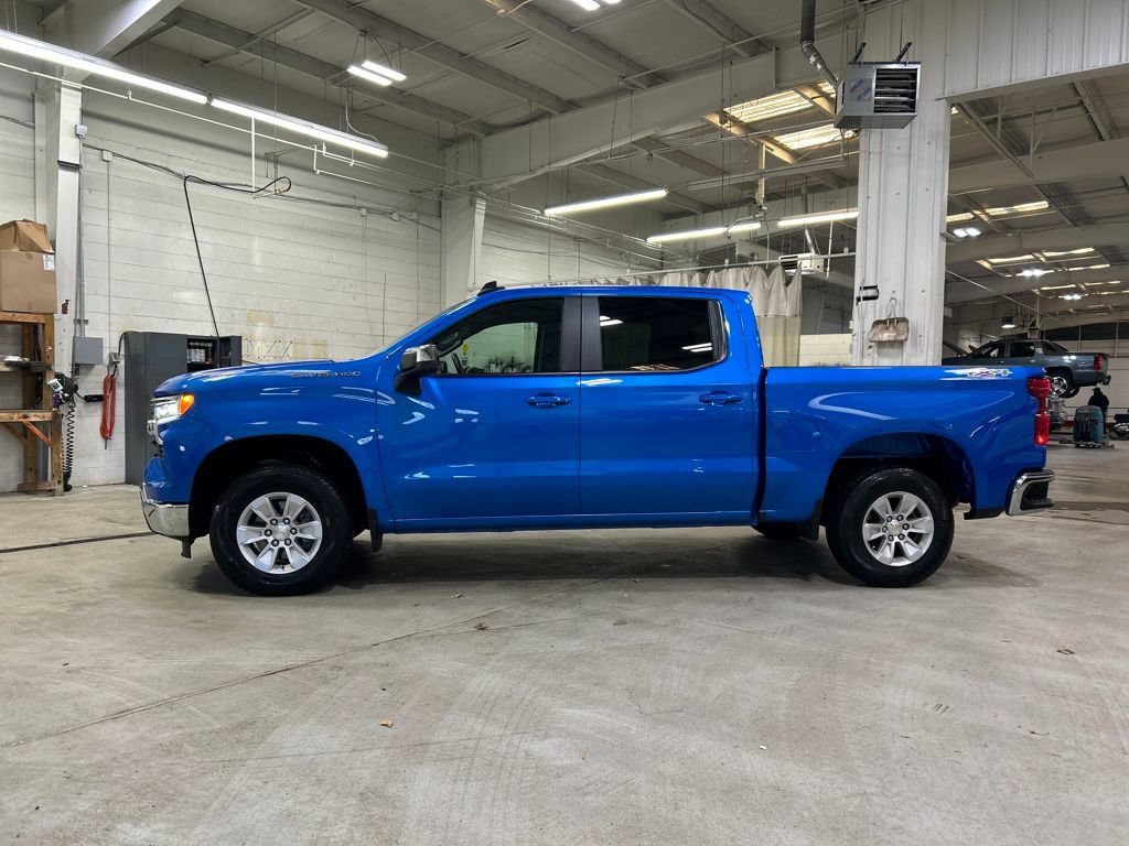 Used 2025 Chevrolet Silverado 1500 LT image 2