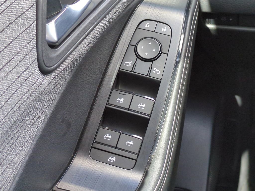 Used 2021 Nissan Rogue SV FWD image 12