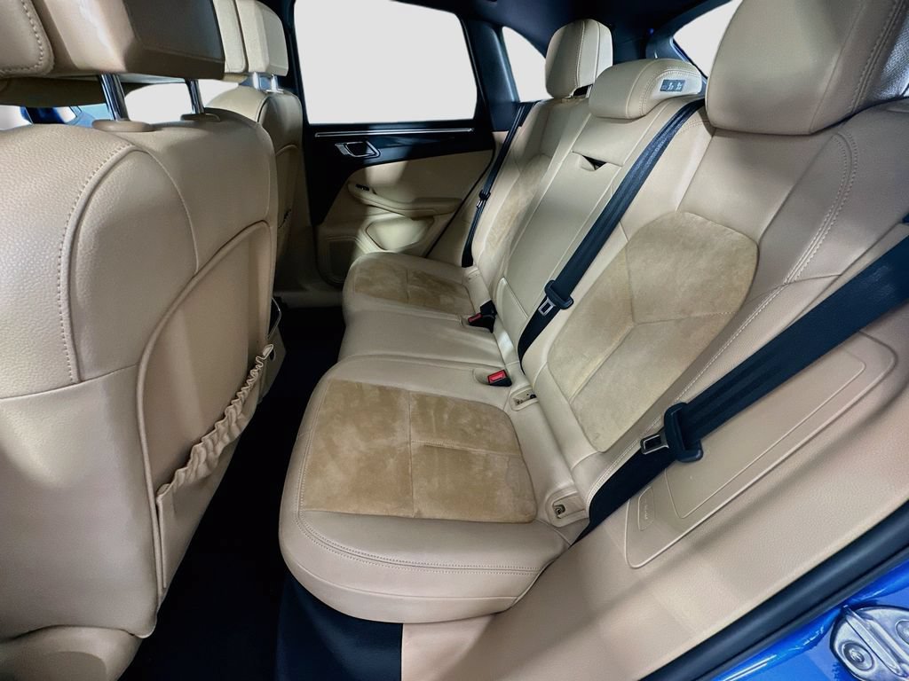 Used 2018 Porsche Macan AWD/4WD image 23