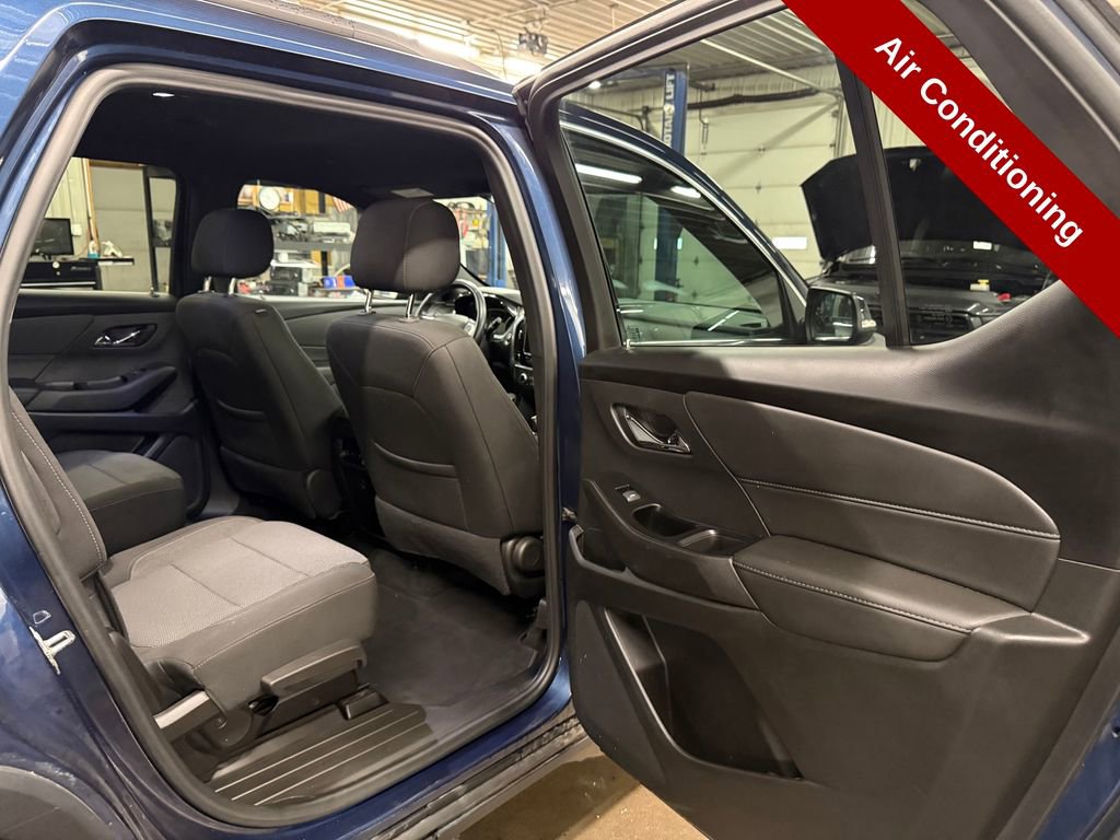 Used 2022 Chevrolet Traverse LT AWD/4WD image 38