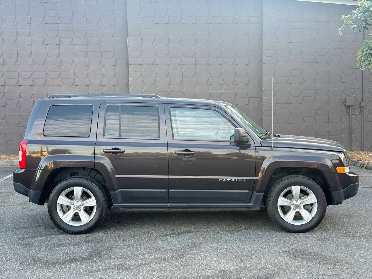 Used 2014 Jeep Patriot Sport w/ Power Value Group AWD/4WD image 4