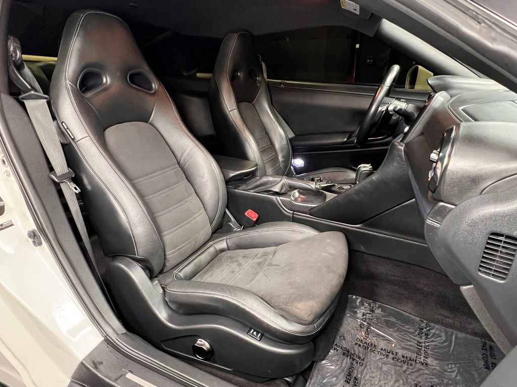 Used 2020 Nissan GT-R Premium w/ Premium Interior Package image 7