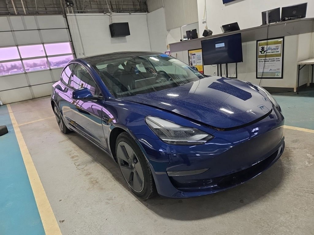 Used 2021 Tesla Model 3 Standard Range Plus image 3