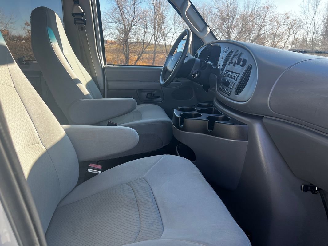 Used 2007 Ford E-350 and Econoline 350 XLT image 16