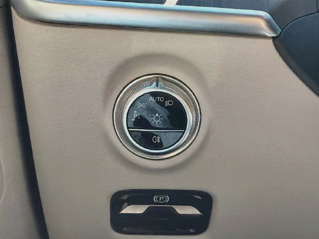 Used 2025 Mercedes-Benz C 300 Sedan image 32