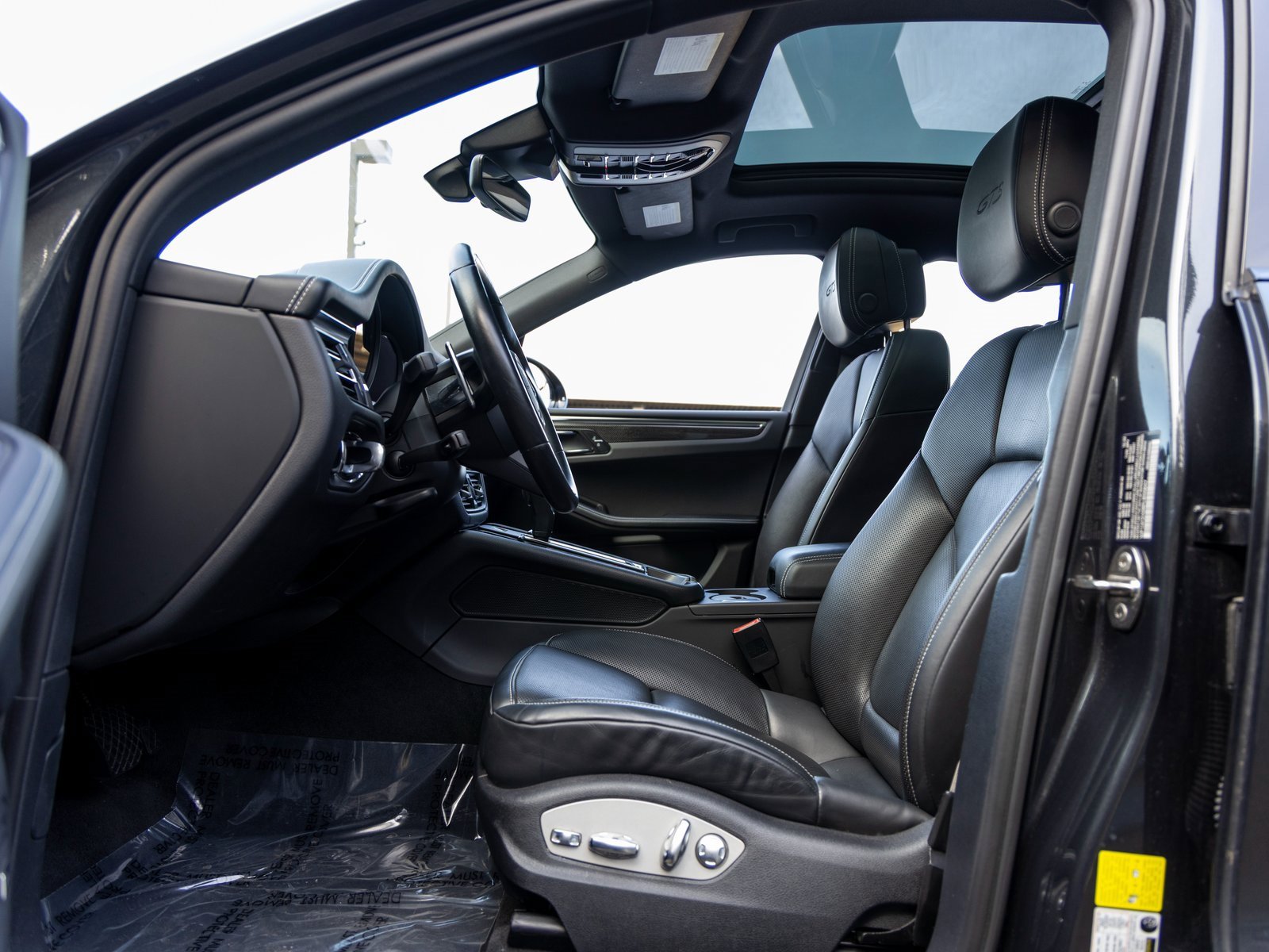 Certified 2023 Porsche Macan GTS image 28