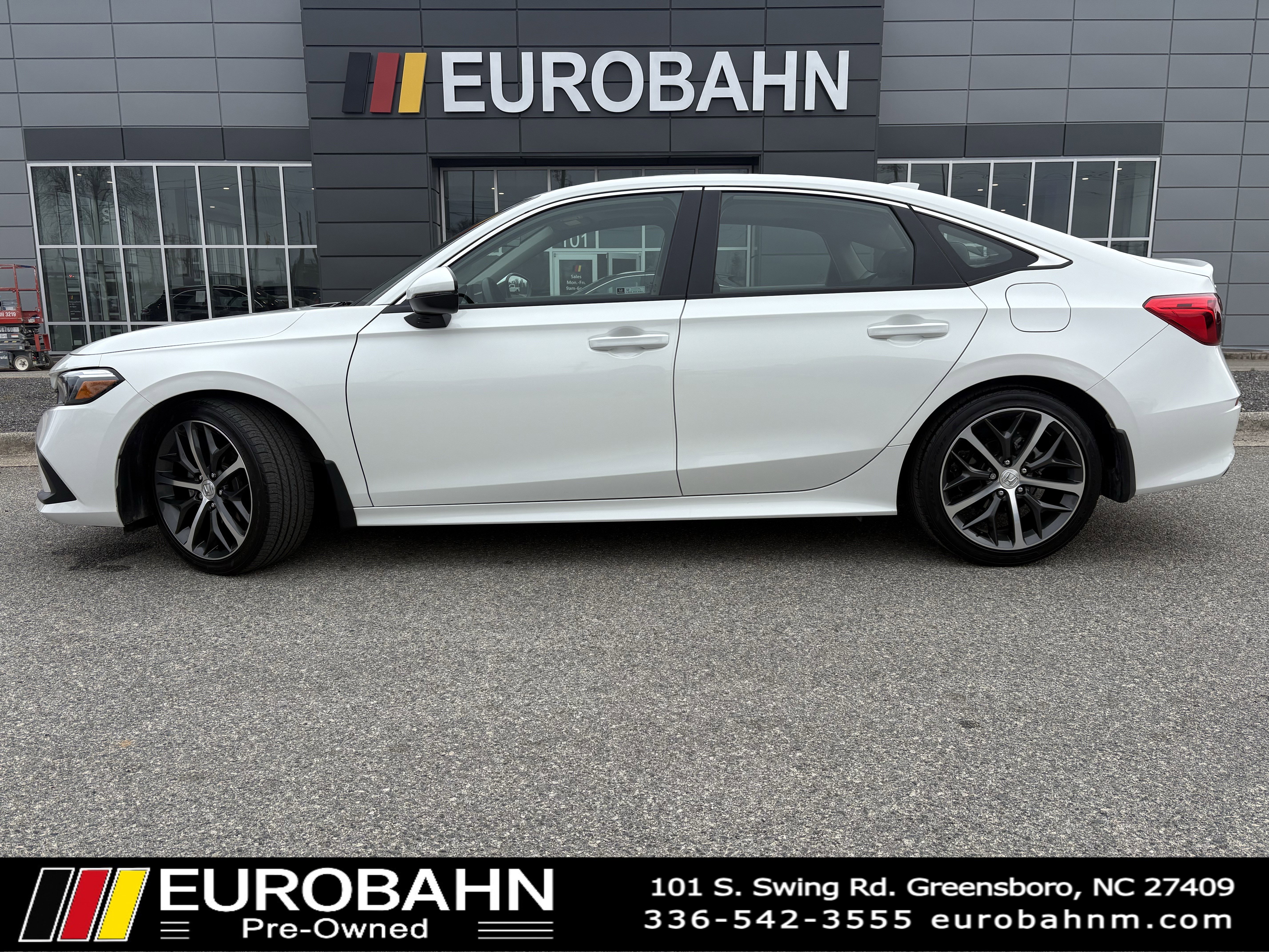 Used 2024 Honda Civic Touring image 2