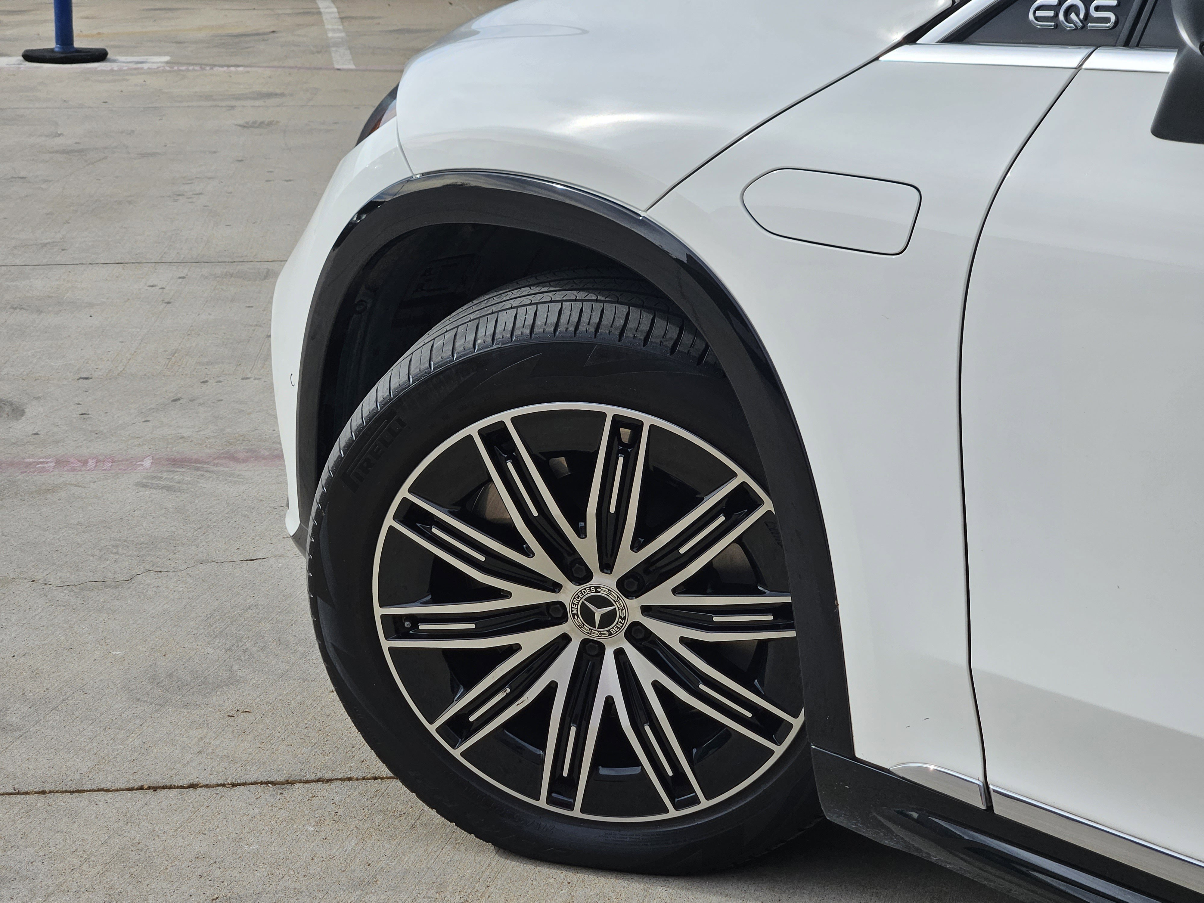 Used 2023 Mercedes-Benz EQS 580 4MATIC SUV image 5