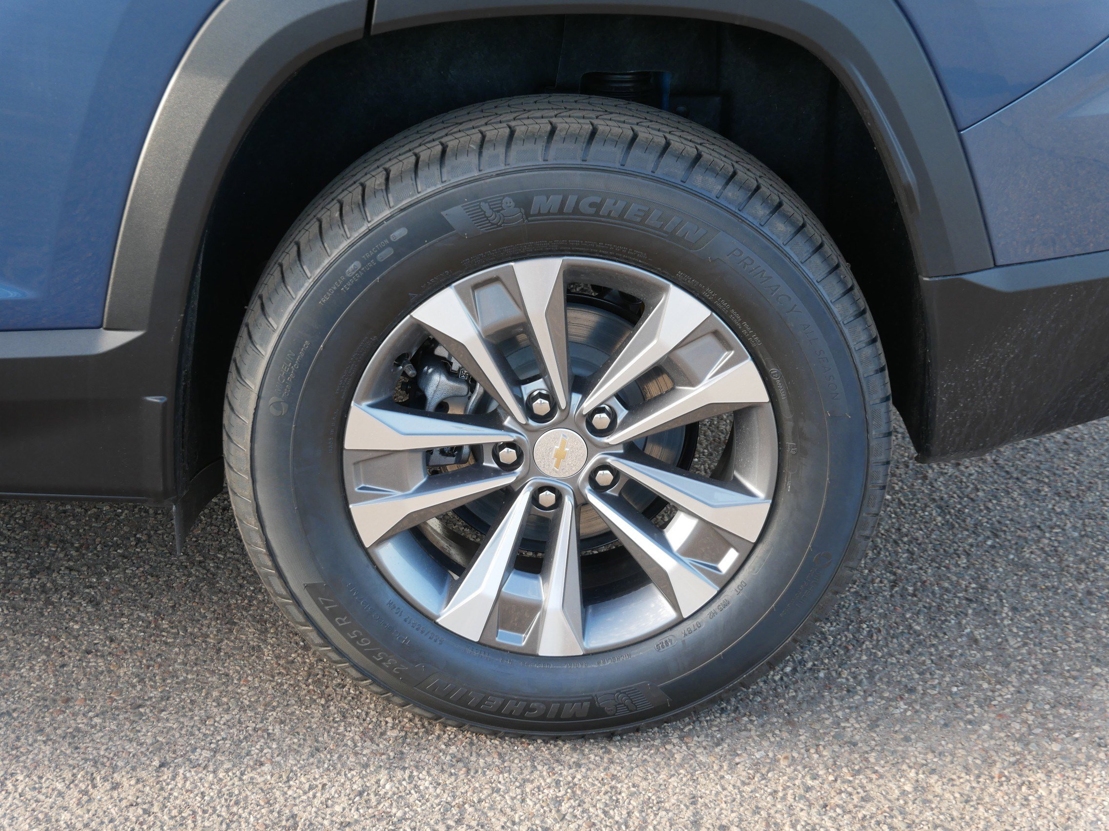 New 2026 Chevrolet Equinox LT w/ Convenience Package II AWD/4WD image 3