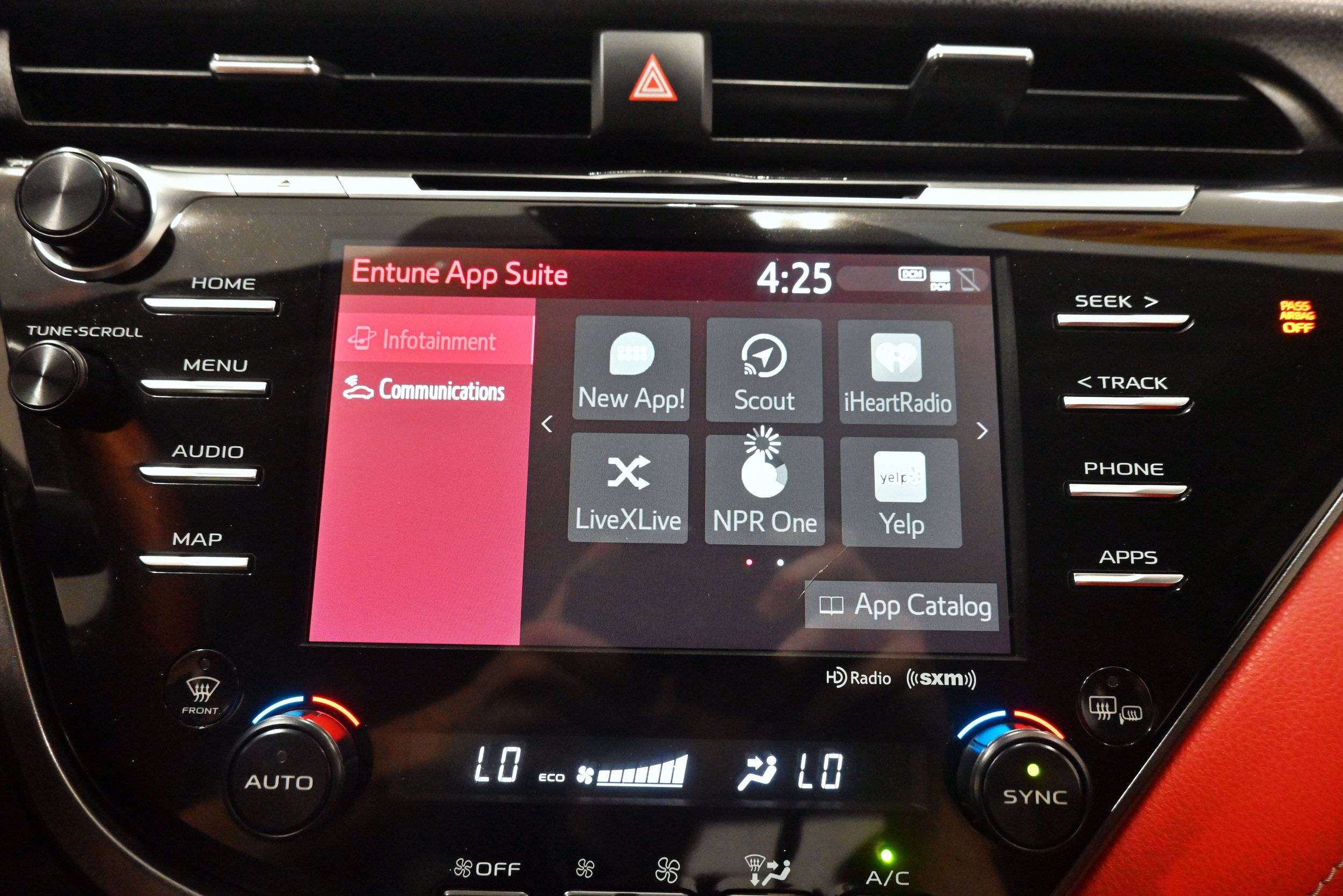 Used 2019 Toyota Camry XSE FWD image 14
